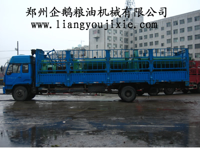 泰國客戶榨油機(jī)設(shè)備發(fā)貨現(xiàn)場(chǎng)