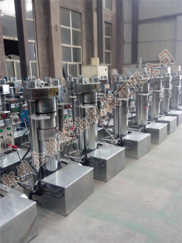 小型榨油機(jī)設(shè)備車間一覽(圖1)