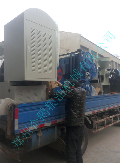 安徽陶經(jīng)理又來廠里拉小型榨油機(jī)(圖2)